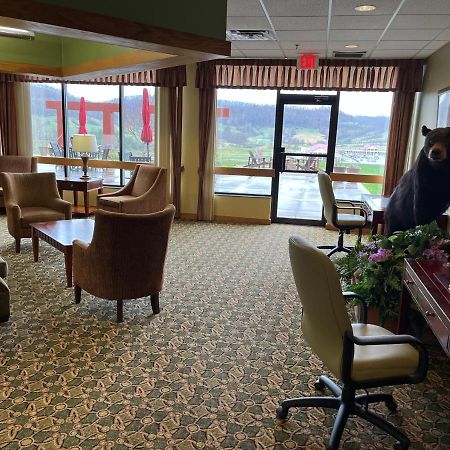 Days Inn & Suites By Wyndham Sutton Flatwoods Εξωτερικό φωτογραφία