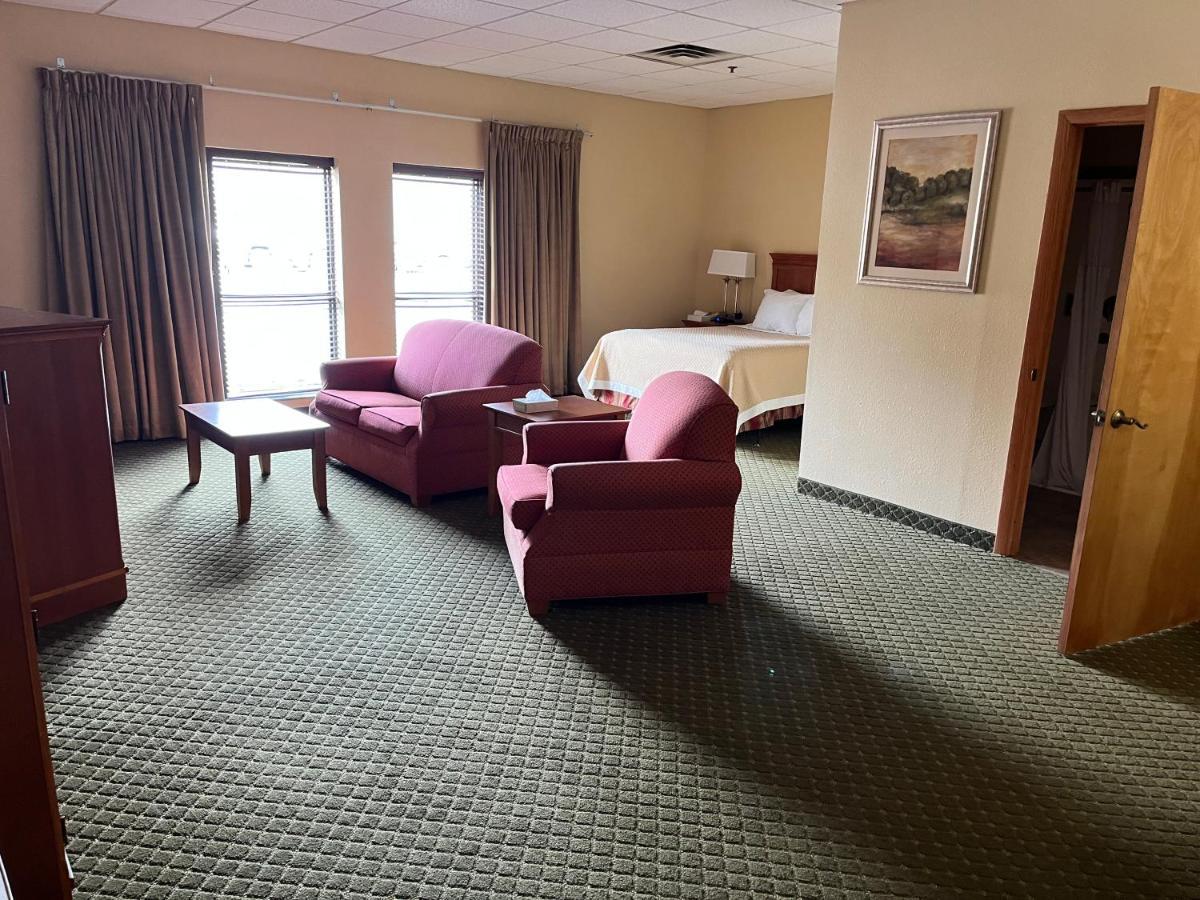 Days Inn & Suites By Wyndham Sutton Flatwoods Εξωτερικό φωτογραφία