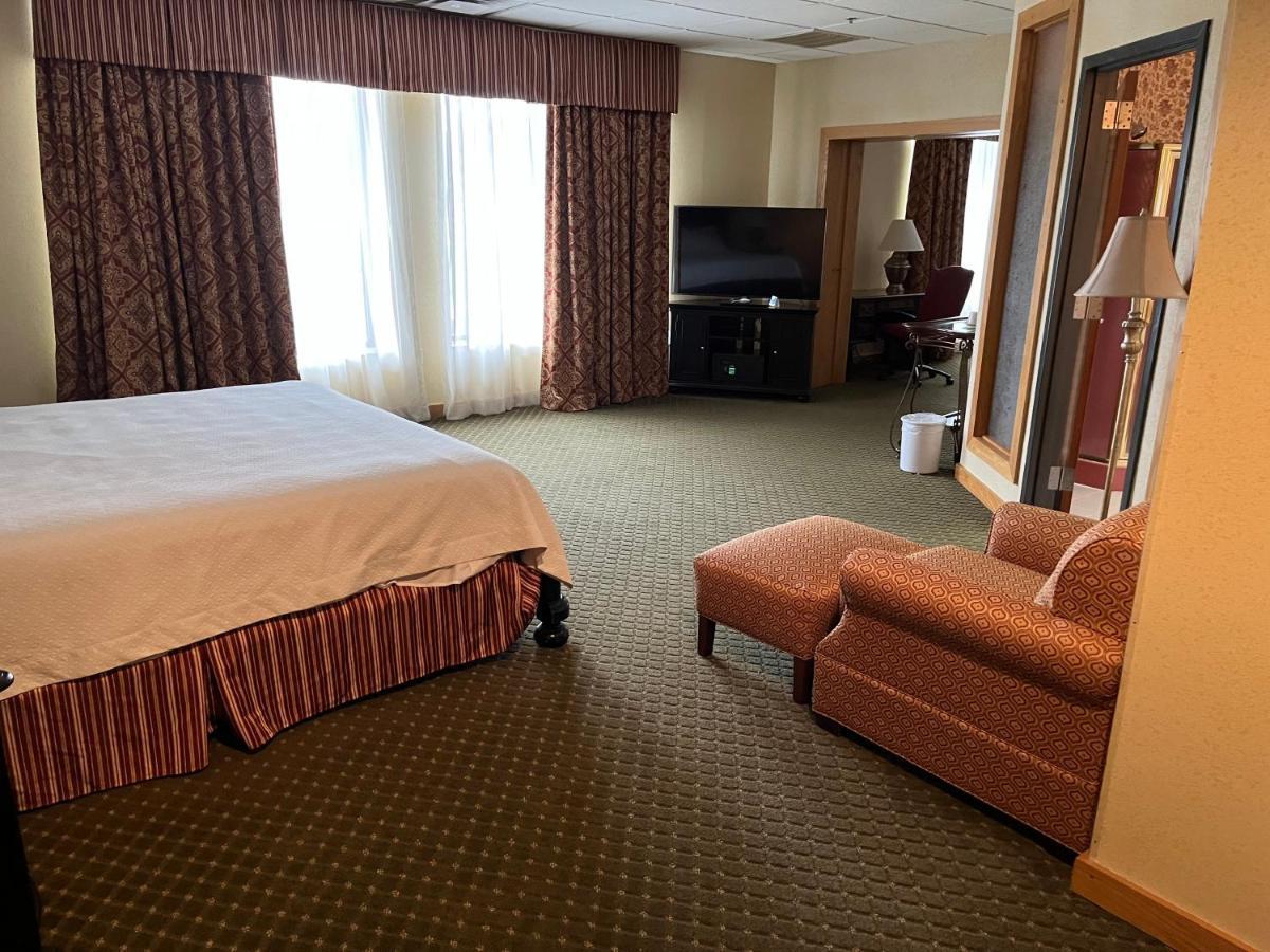 Days Inn & Suites By Wyndham Sutton Flatwoods Εξωτερικό φωτογραφία