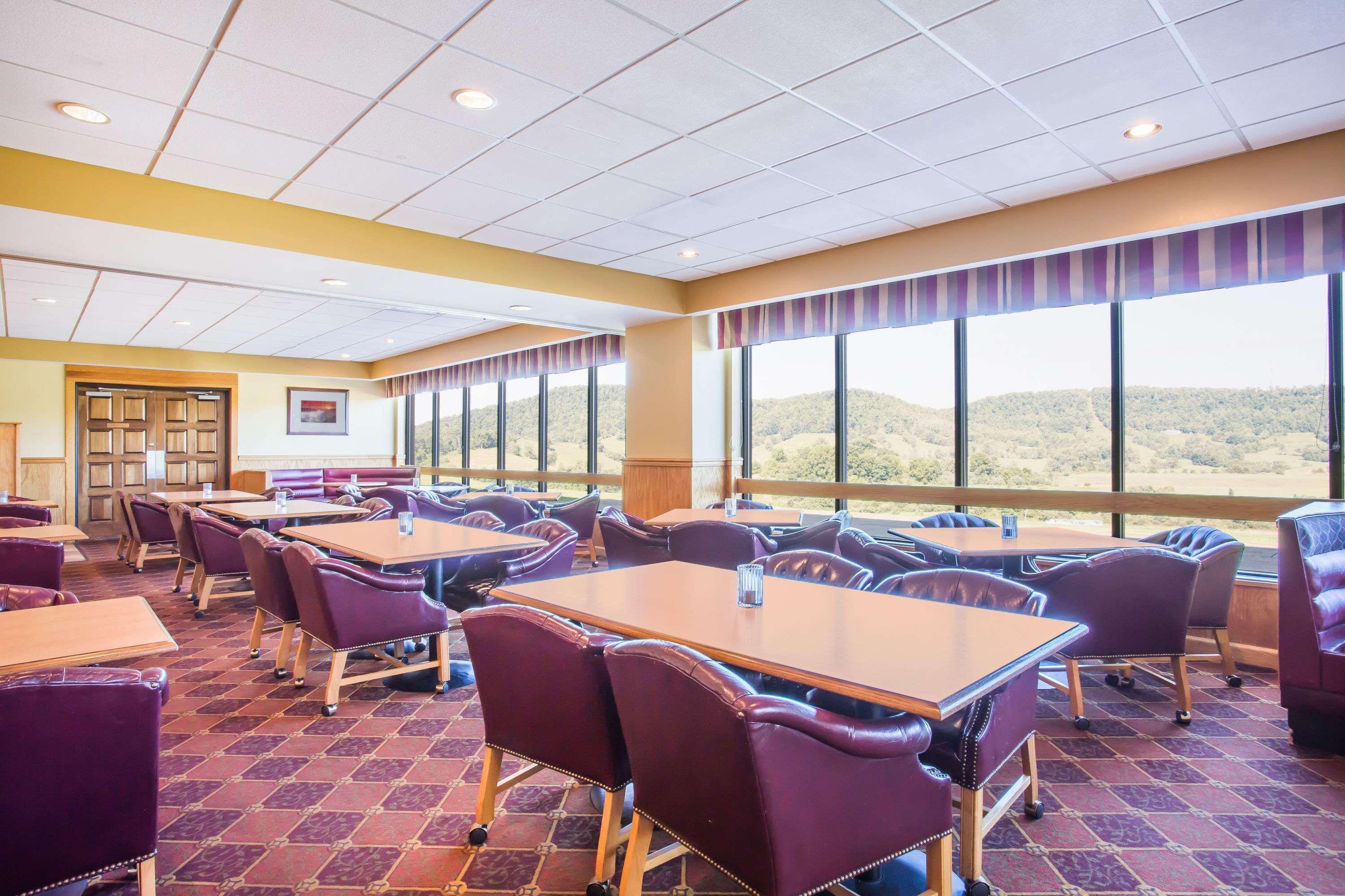 Days Inn & Suites By Wyndham Sutton Flatwoods Εξωτερικό φωτογραφία