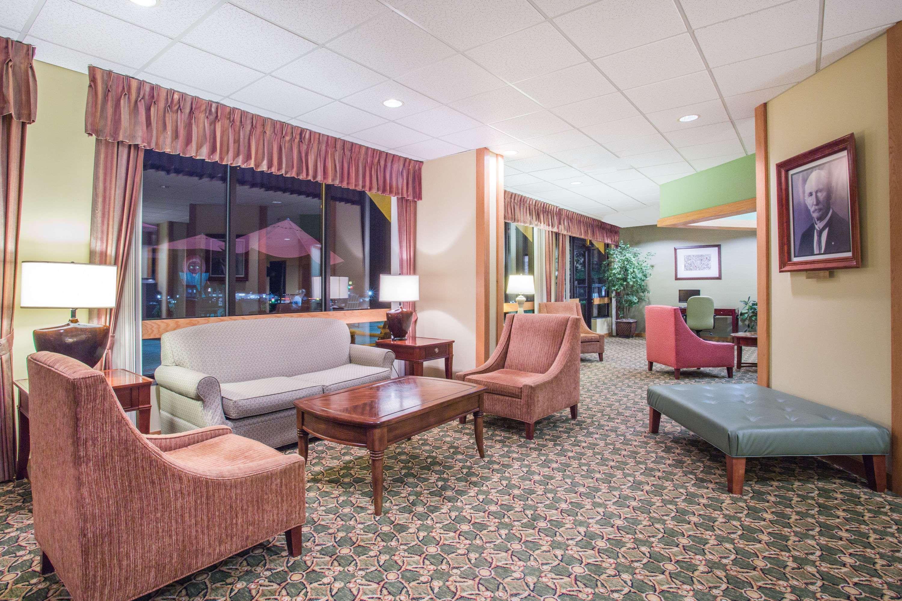 Days Inn & Suites By Wyndham Sutton Flatwoods Εξωτερικό φωτογραφία