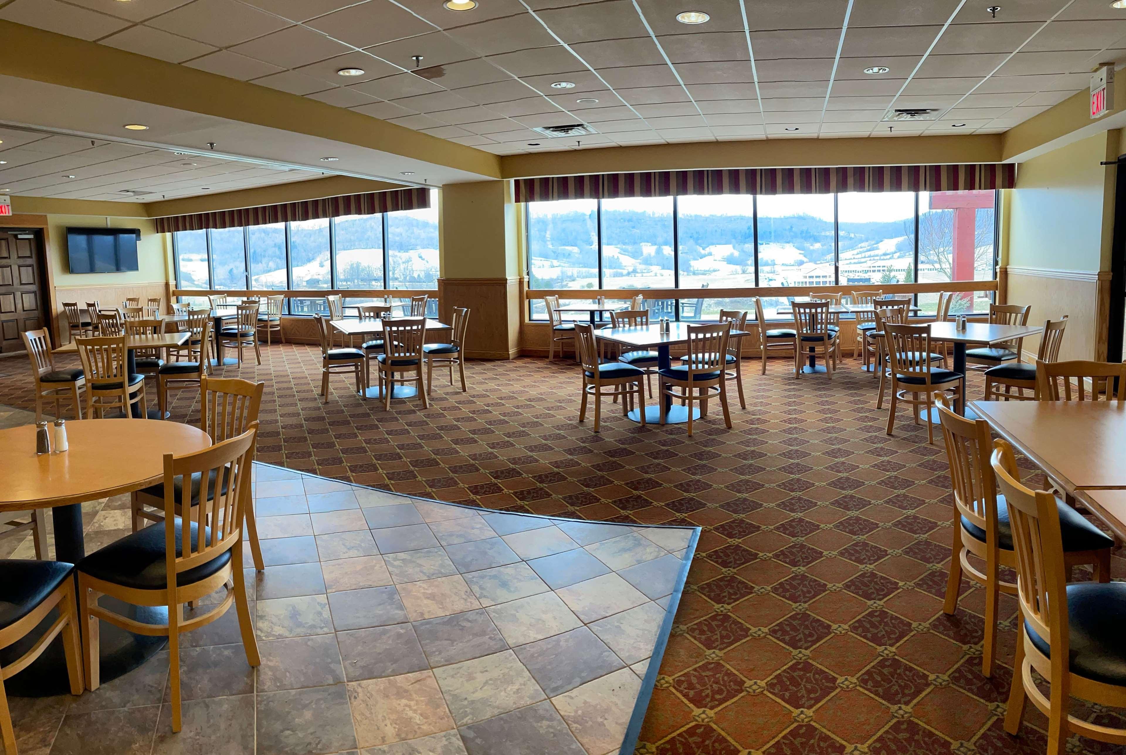 Days Inn & Suites By Wyndham Sutton Flatwoods Εξωτερικό φωτογραφία